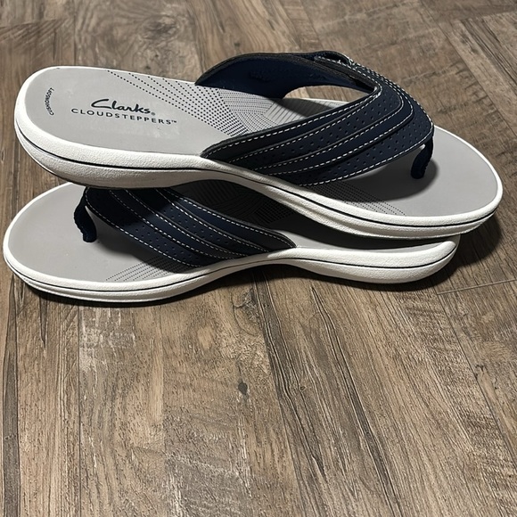 Clarks Cloudsteppers Cushion soft,shock absorbing,lightweight,grippy sandal - Picture 6 of 11